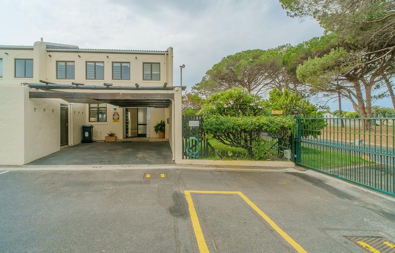 3 Bedroom Property for Sale in Meadowridge Western Cape